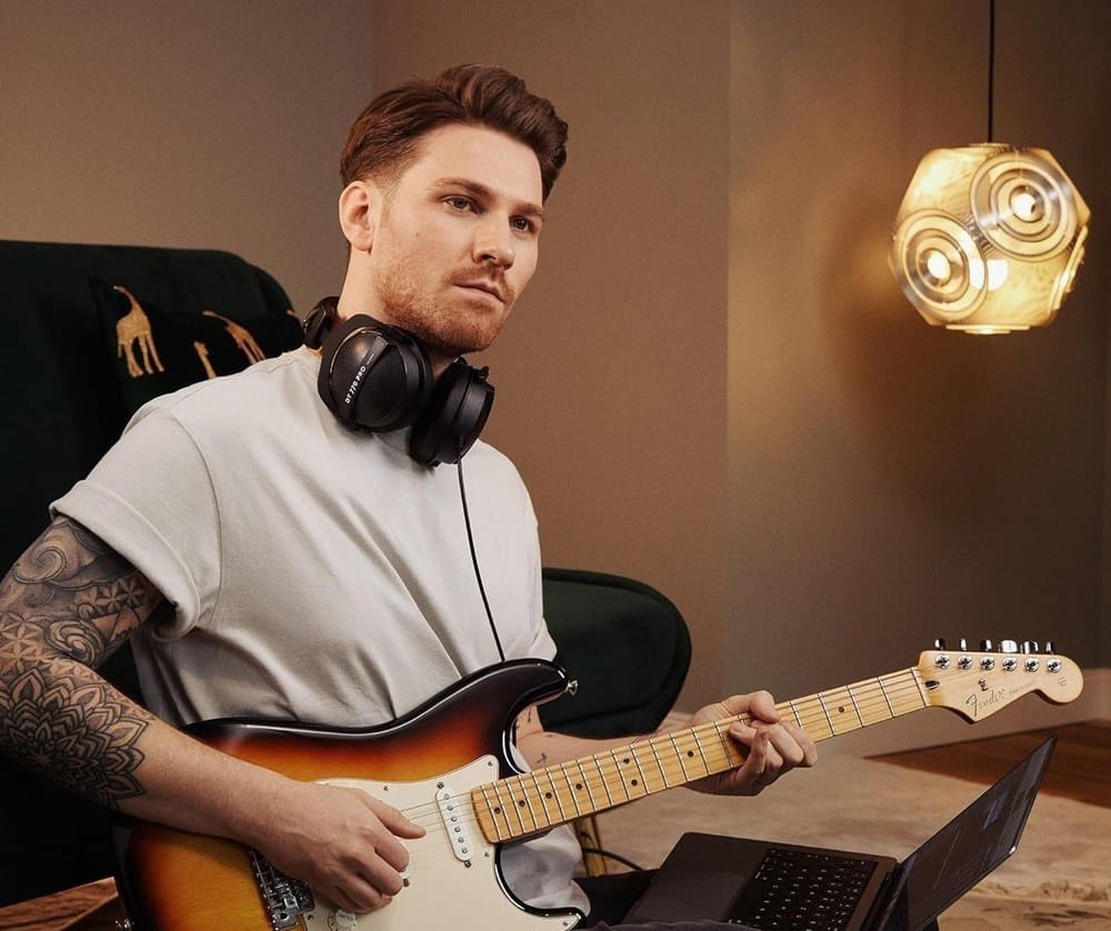 استخدام سماعة beyerdynamic DT 770 PRO للعزف والتسجيل